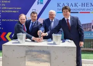 В Актау Президент Германии и Премьер-Министр Казахстана заложили капсулу времени