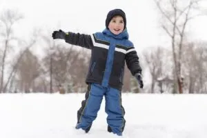 Как выбрать детский комбинезон на зиму?