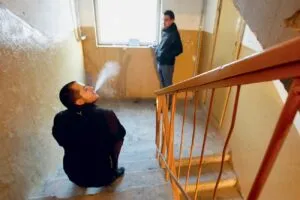 Курение в подъезде