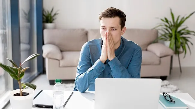Похмелье на работе: как быстро прийти в себя и при этом себя не выдать?