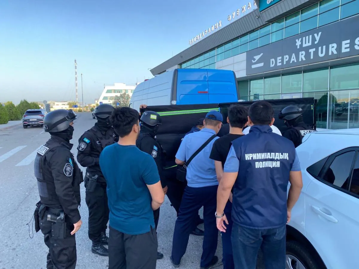 В Актау у аэропорта задержали наркоперевозчика с партией героина