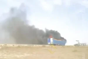 В Актау сгорел грузовик, перевозивший бутылированную воду