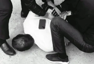 Пытался сбросить улики. водитель выбросил мефедрон из окна авто в пригороде Актау