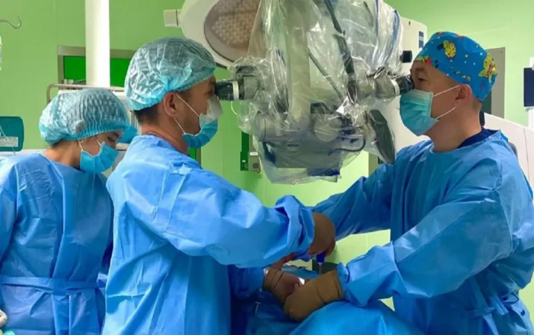 Пациент пережил клиническую смерть, а врачи провели сложнейшую операцию на позвоночнике