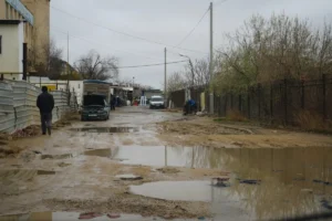 В Актау пообещали заняться «вечным болотом» в одром из микрорайонов