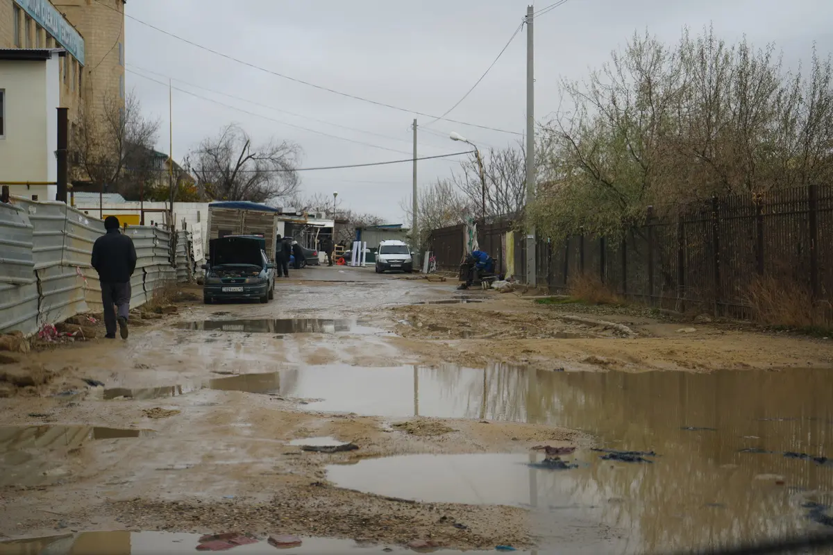 В Актау пообещали заняться «вечным болотом» в одром из микрорайонов
