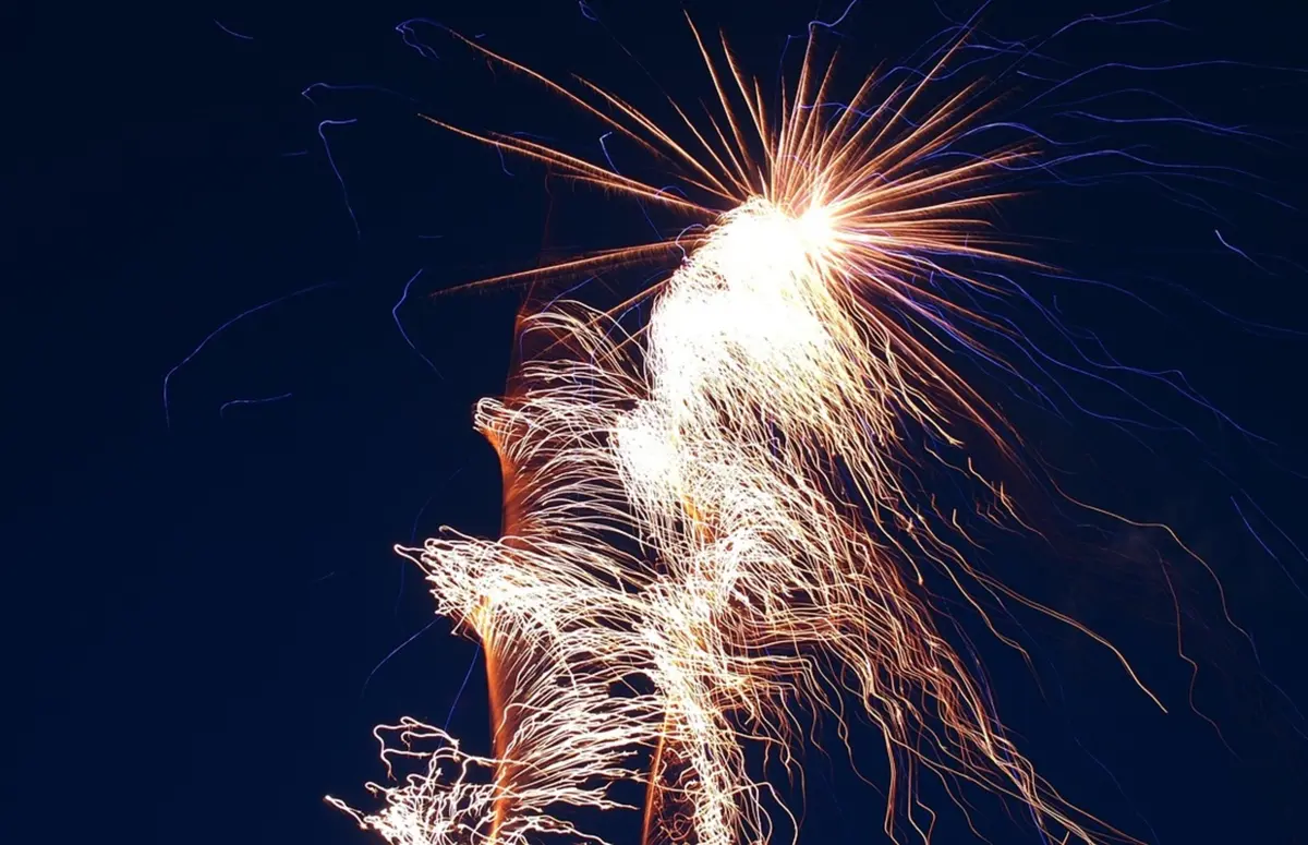 В Актау в новогоднюю ночь прогремит праздничный салют