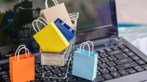 Новогодний шопинг в Актау: как не подарить свои деньги мошенникам 