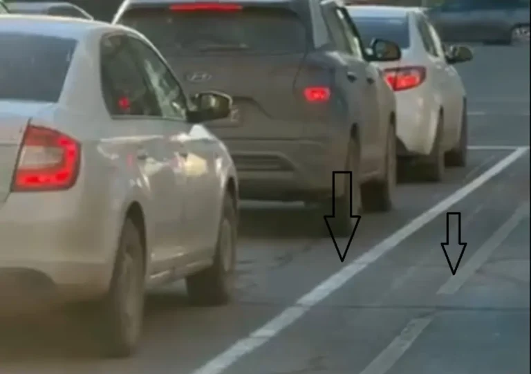 Водители Актау массово жалуются на запутанную дорожную разметку