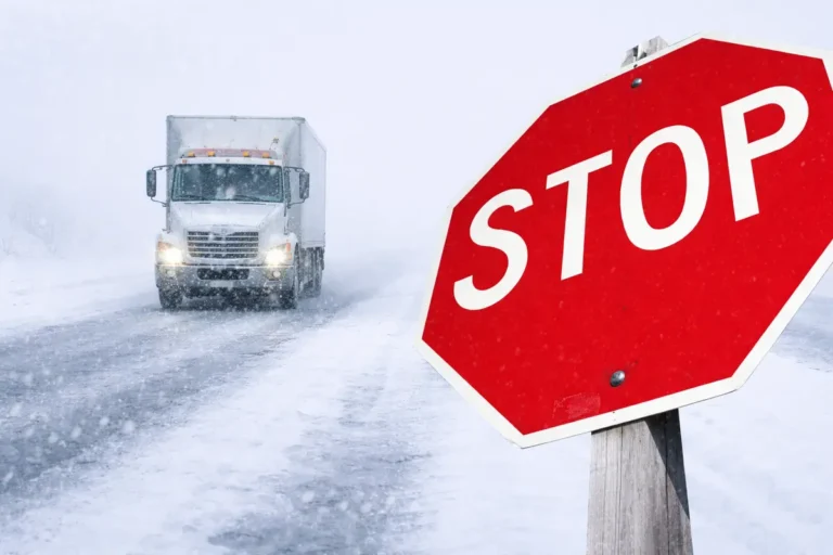 Трассы из Актау закрыты: ледяной плен заблокировал движение до утра