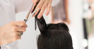 Лунный календарь стрижек на февраль 2026: когда идти к мастеру за богатством