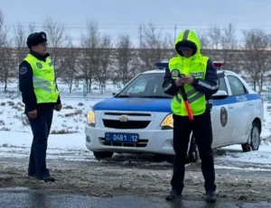 Дорогу на Бейнеу перекрыли из-за метели: водителей просят остаться дома