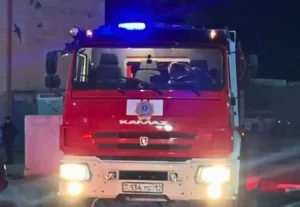 30 человек эвакуировали из-за ночного пожара в Актау: все что известно на это время