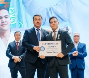 Ччемпиону Сурдлимпиады Гуламе Хамзе вручили квартиру в Актау