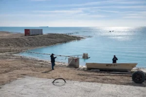 70 тысяч тенге за выход к морю: владельцы яхт Актау возмущены шлагбаумом